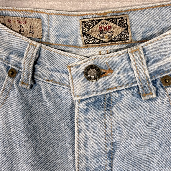EXPRESS Vintage High Waisted Jean Shorts Light Wash-11/12 - Picture 2 of 4